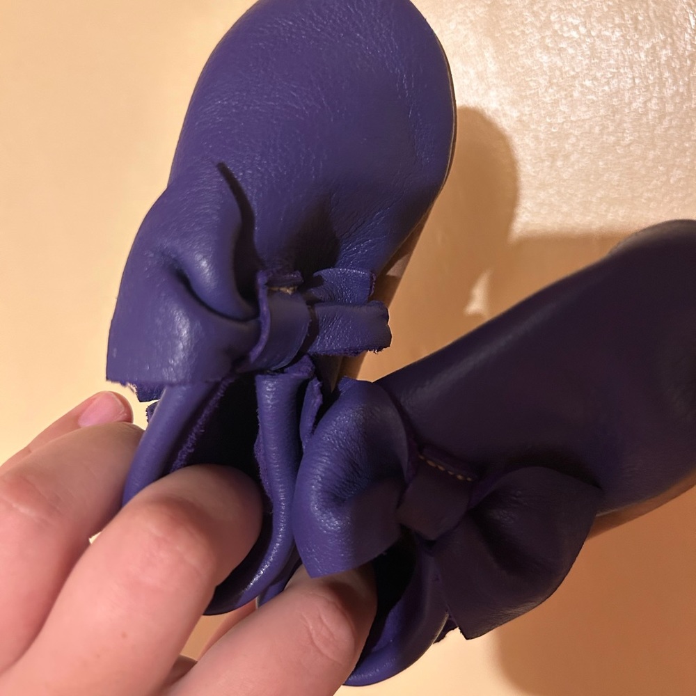 Posh panda infant size 5 purple leather bow moccasins - Picture 2 of 3